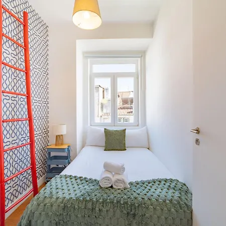 Апартаменты Cozy & Modern In Historic Center Of Лиссабон