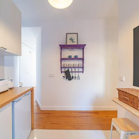Апартаменты Cozy & Modern In Historic Center Of