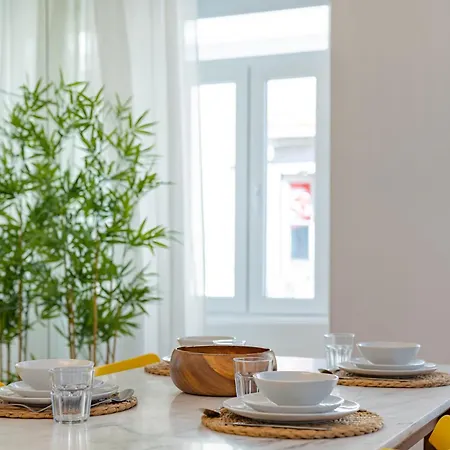 Cozy & Modern In Historic Center Of リスボン