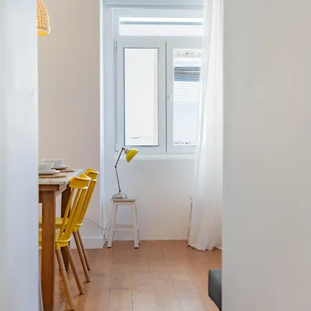 Апартаменты Cozy & Modern In Historic Center Of Лиссабон